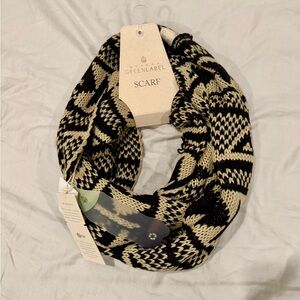 Cozy Black and Cream Geometric Infinity Scarf